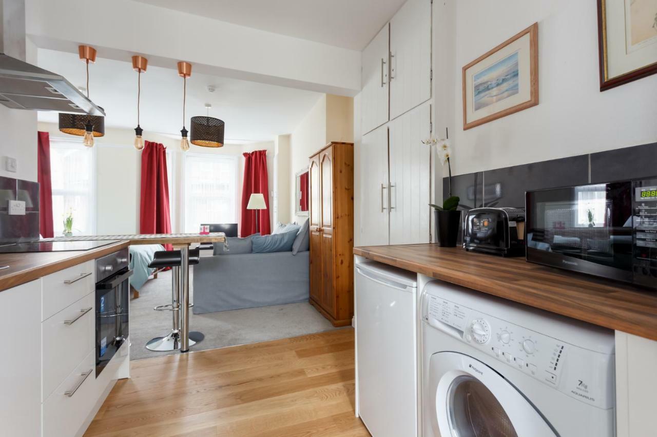 Stylish Town Centre Apartment Close To Beach And Shops Борнмут Екстер'єр фото